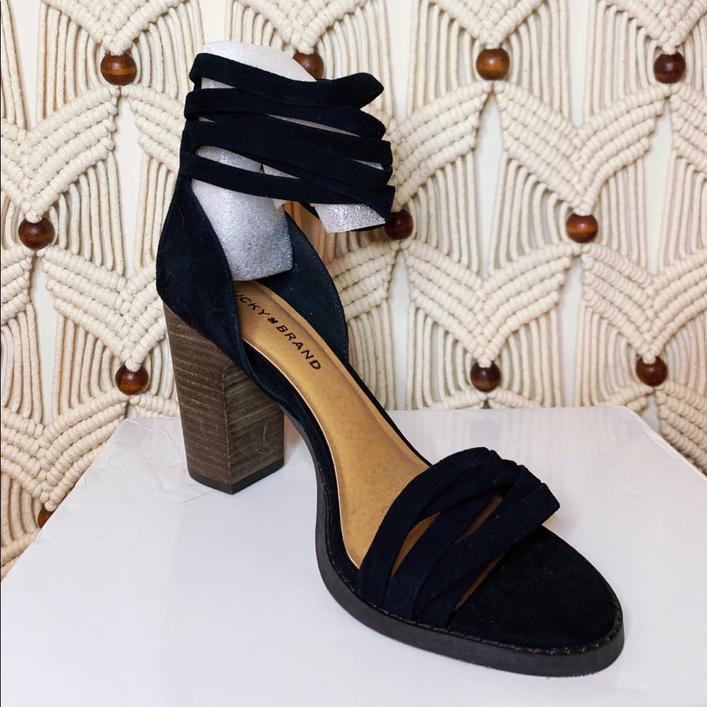BRAND NEW NEVER WORN LUCKY BRAND HEEL!🍀